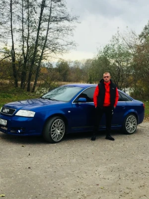 Август