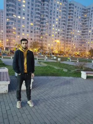 Август