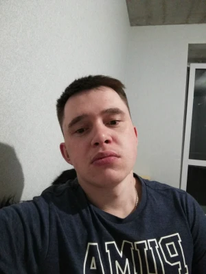 Август