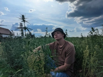 Артём